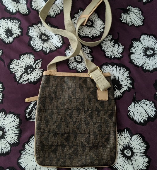 Michael Kors Crossbody - Picture 3 of 3